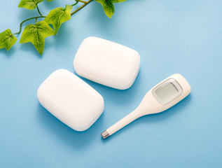 石けんと体温計