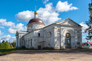 Fototapeta na wymiar The Orthodox Temple of St. Nicholas in the ancient Russian city of Myshkin