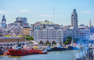 Montevideo, Uruguay, port.
 The port of Montevideo is the main commercial port of Uruguay. In the center of the image, the port customs building is visible in the background. - obrazy, fototapety, plakaty