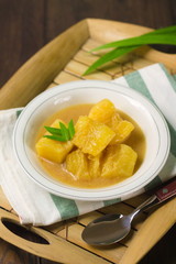 A sweet Indonesian traditional food made from cassava , coconut milk and palm sugar 
