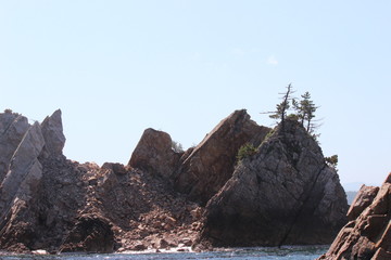 岩と海　山陰ジオパーク　岩美町にて　遊覧船から撮影