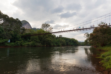 タイ国スラータニー県カオテピタックの吊り橋