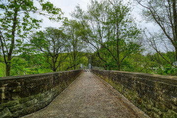 Historische industrielle Brücke im Deilbachtal im Ruhrgebiet