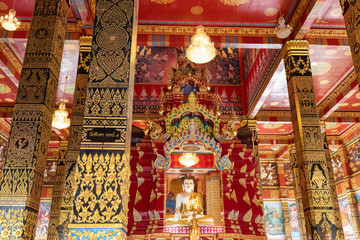 Obraz premium タイ国クラビ県の寺院ワット・マハタート・ワチラモンコン