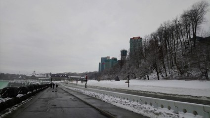 Fototapeta premium Calle en Cascadas de Niagara