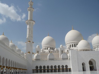 Fototapeta na wymiar Abu Dhabi, vue interieure de la mosquée sheikh Zayed