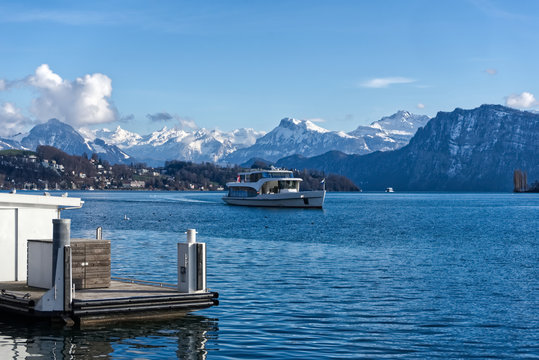 Kursschiff auf dem Vierwaldst&auml;tter See in Luzern