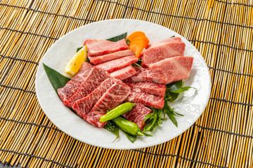 和牛で焼肉　Japanese style luxury grilled beef
