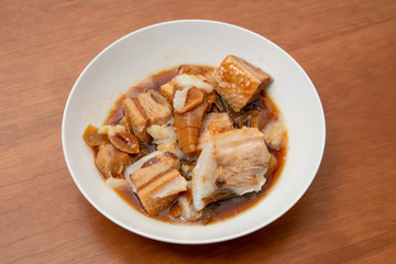 冷めた豚の角煮　脂の塊　ダイエットイメージ