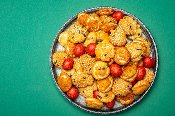 Tasty asian vegetarian appetizer, crunchy rice en peanuts snacks from Japan
