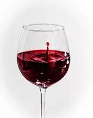 Fotobehang red wine on a white background © Evgenii