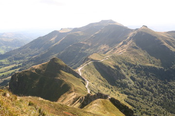 Obraz premium Le Puy de Dôme en Auvergne-Rhône-Alpes, France.