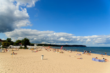 Fototapeta na wymiar SOPOT, POLEN - 2017 AUGUST 25. Public sand beach at Sopot.