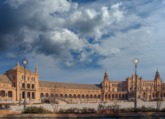 Obraz premium Hermosa plaza de España de la ciudad de Sevilla, España