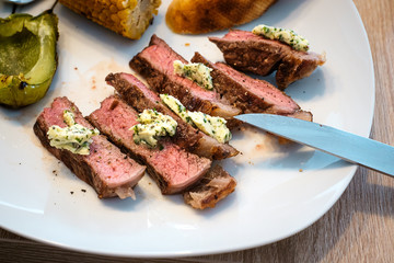 Steak mit Kräuterbutter