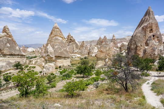 T&uuml;rkei, Nevşehir, &Uuml;rg&uuml;p, Pyramidenartige Felswohnungen in Kappadokien