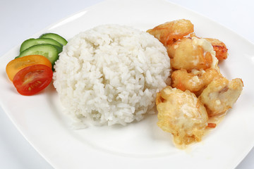 Butter Chicken Rice deep fried boneless chicken cube topped with sweet butter sauce with white rice cucumber and tomato slice