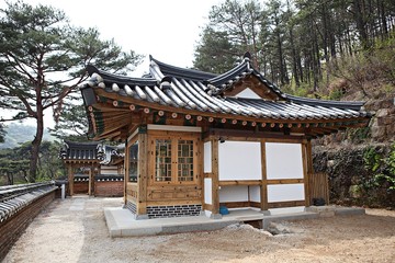Fototapeta premium 한국 인천시 강화군 전등사 사찰입니다