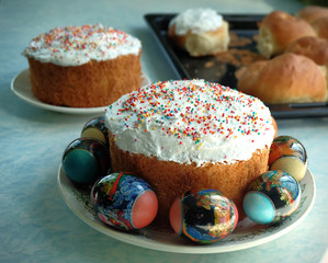 Easter cakes and eggs