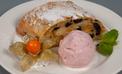strudel and ice cream