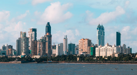 Mumbai skyline seen from Marine Drive, South Mumbai.  - obrazy, fototapety, plakaty