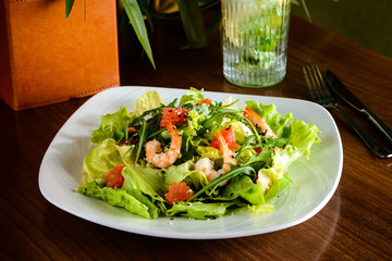 fresh salad with shrimp and grapefruit