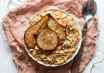 Porridge with baked pears