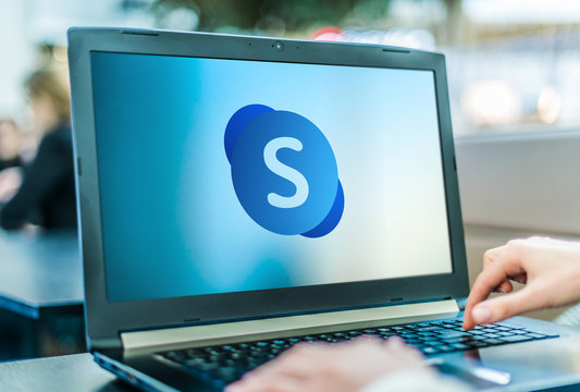 Laptop computer displaying logo of Skype for Business Server