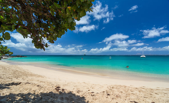 Happy Bay, une plage de r&ecirc;ve &agrave; Saint-Martin