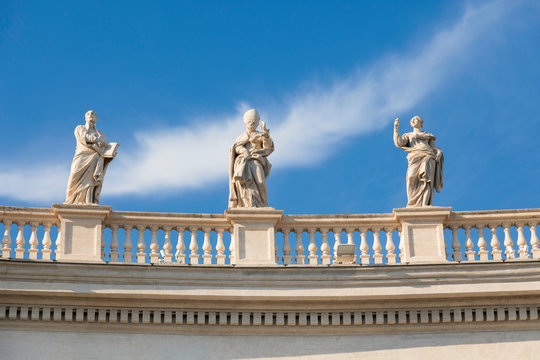 Statue romane - Piazza San Pietro - Roma