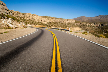 road in the desert - ruta 40 argentina