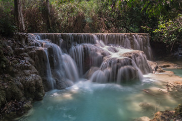Fototapeta na wymiar Wasserfall von Luang Prabang