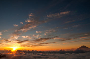 Fototapeta premium 富士山, 雲海, 朝焼, 風景, 日の出