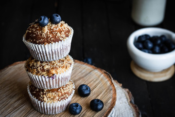 Muffins with blueberries and shtreisel. Simple and comfortable food