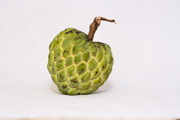 popularmente fruta-do-conde  ou ata no Brasil