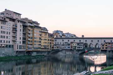 Obraz premium Ponte Vecchio in Florence at the sunset