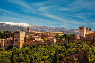 Fototapeta na wymiar Panoramic of Alhambra with snow cap mountains