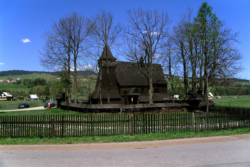 Fototapeta na wymiar Wooden church in Debno in the mountains