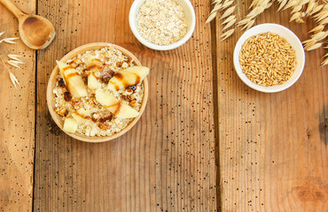 Haferbrei Haferflocken Porridge mit Apfel Apfelstücke Karamell 