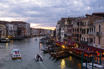 Fototapeta na wymiar Canal grande di Venezia visto dall'alto
