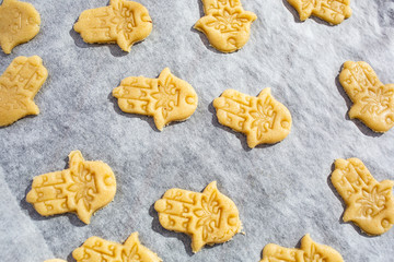 masa de galletas con forma de mano para hornear
