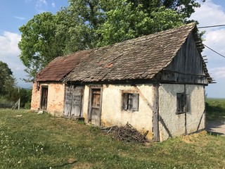 Obraz premium Old authentic Turopolje cabin in Vukomericke gorice, Croatia