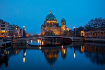 Fototapeta na wymiar Berlin Cathedral at night Germany church 