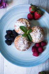 cake with strawberries