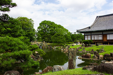 Fototapeta na wymiar japanese garden with house