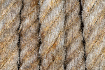 Altes braunes aufgewickeltes Seil oder Tau