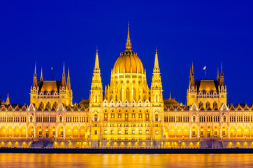 Fototapeta na wymiar Night view on the Parliament Building in Budapest.