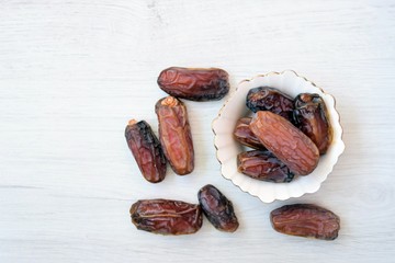 dried apricots and raisins
