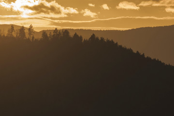 Obraz premium Nice sunset over mountains in scandinavia.