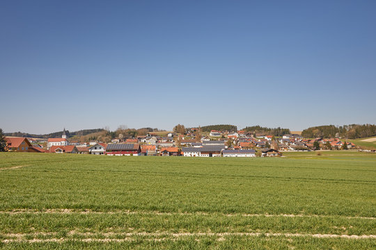 Geratskirchen, Massing, Landkreis Rottal-Inn, Niederbayern, Bayern, Deutschland, Dorfansicht, Ort, Panorama